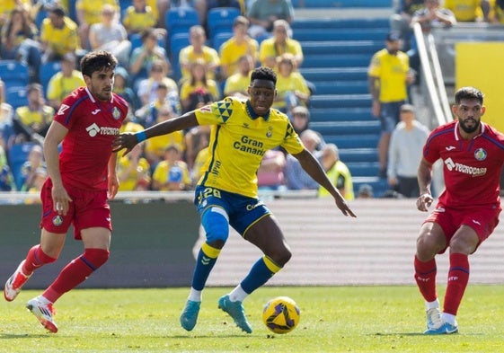 El Getafe conquista Las Palmas y se distancia del descenso