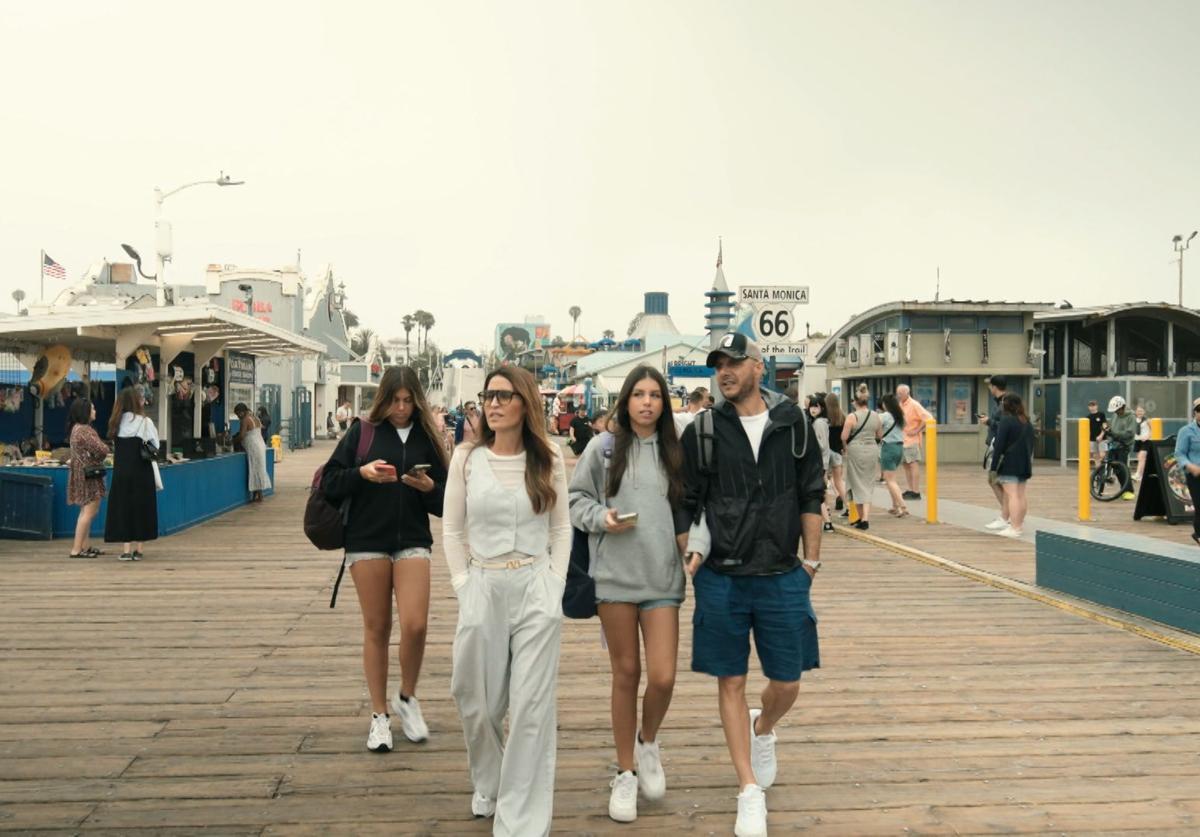 Susana Saborido y Joaquín Sánchez, junto a sus hijas, en un fotograma del 'reality'.