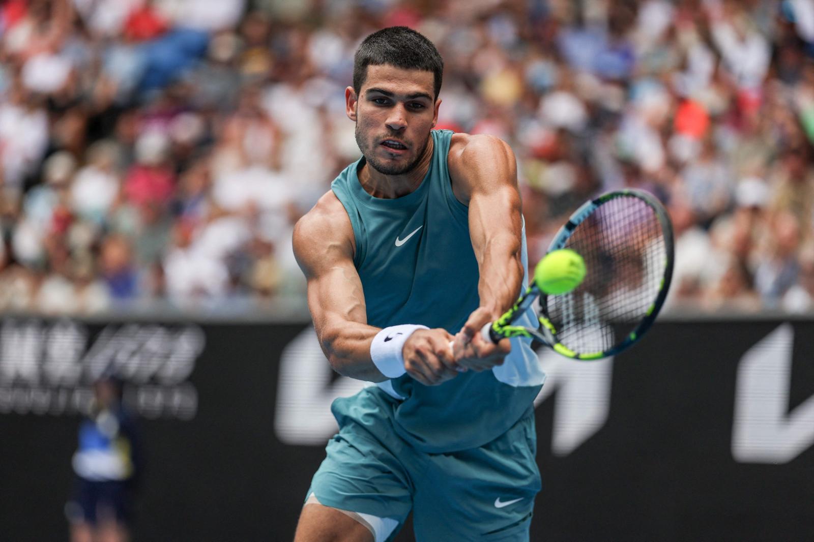El mejor Alcaraz barre a Nishioka