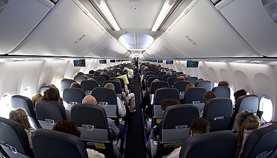 ¿Alcoholímetros en el aeropuerto? Ryanair pide limitar el alcohol para acabar con los borrachos a bordo