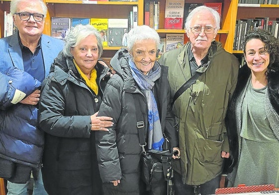 'Los seis históricos de Mocedades': Javier Garay, Izaskun Uranga, José Ipiña, Amaya Uranga, Roberto Uranga y Carlos Zubiaga.