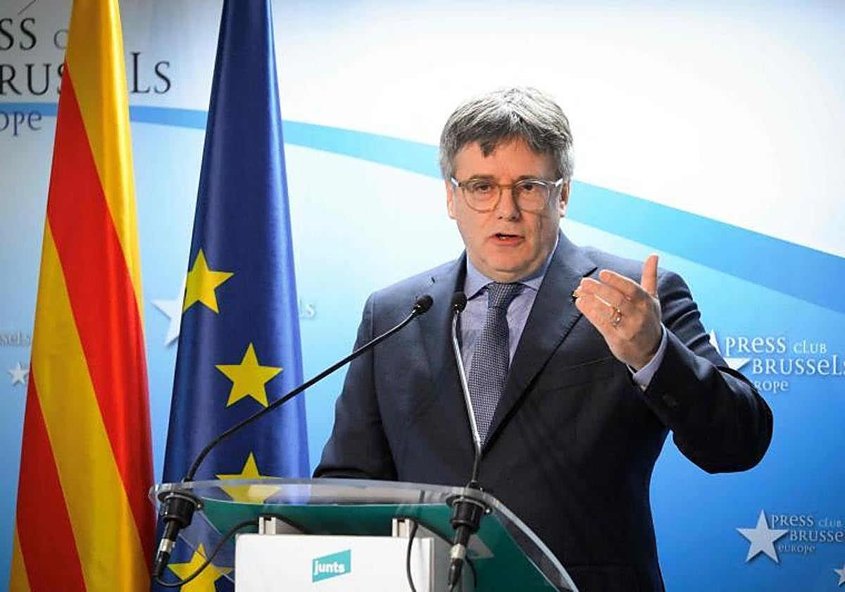 Puigdemont suspende las negociaciones con el PSOE y llama a una reunión urgente en Suiza