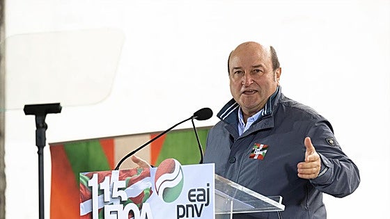 Ortuzar opta a seguir al frente del PNV con la legislatura en el aire