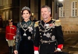 Mary y Federico, en la cena de Año Nuevo, la primera de ellos como reyes de Dinamarca