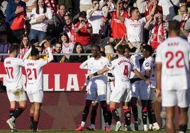 El Sevilla remonta en Montilivi y se aleja del descenso