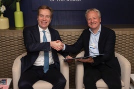 Børge Brende, presidente y CEO del Foro Económico Mundial y Maarten Wetselaar, CEO de Moeve.