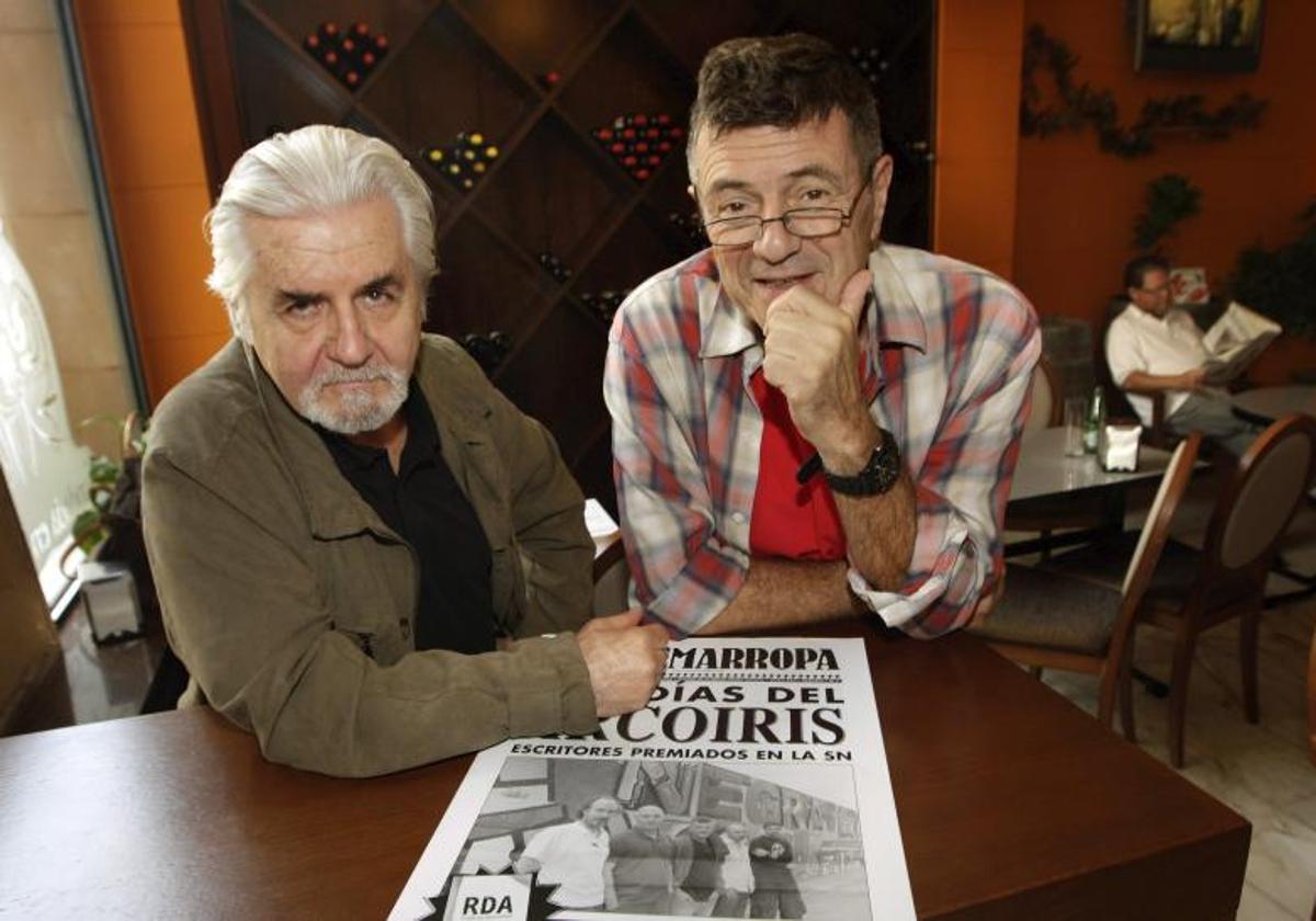 Argentinian illustrator Enrique Breccia (left) and his compatriot, writer Guillermo Saccomanno (right), during their participation in the Gijón Black Week