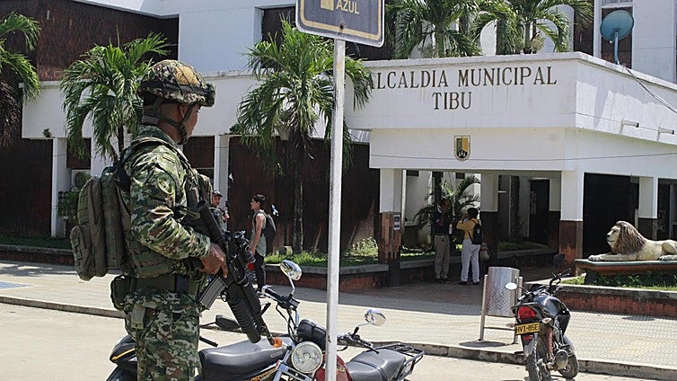 Maduro envía al ejército a la frontera con Colombia para ayudarle a acabar con la ola de violencia