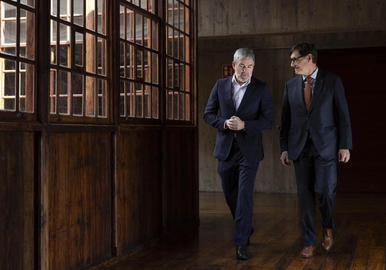 El presidente de la Generalitat de Cataluña, Salvador Illa, y el presidente de Canarias, Fernando Clavijo