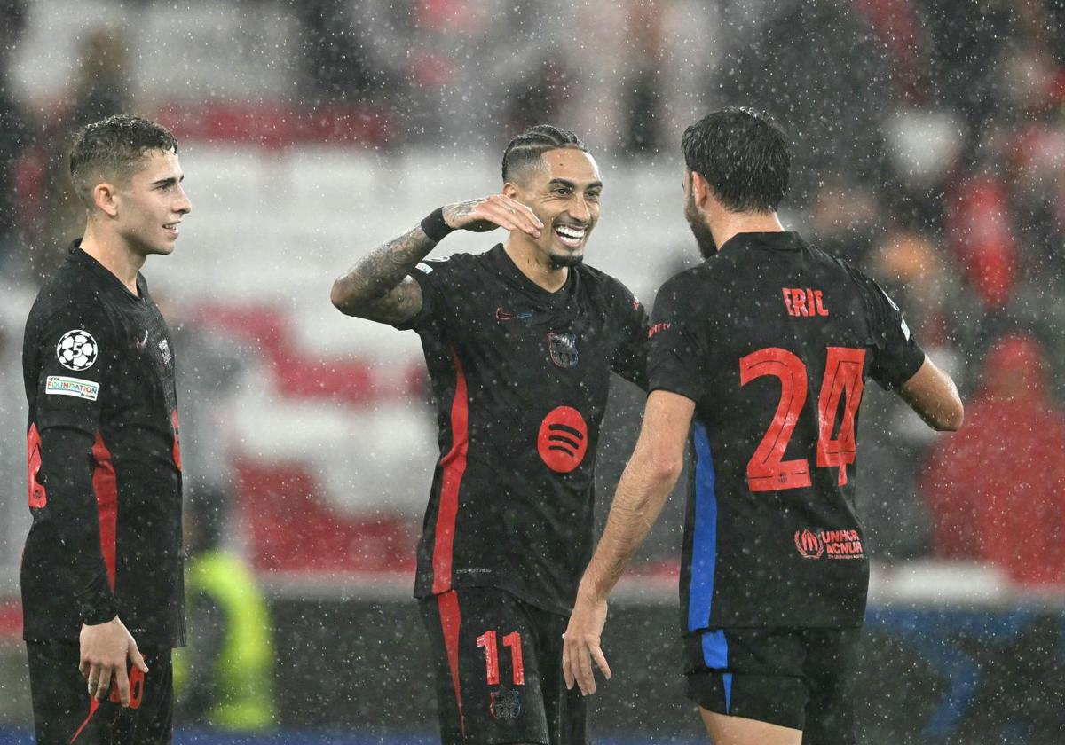 Raphinha celebra un gol al Benfica en la Champions.