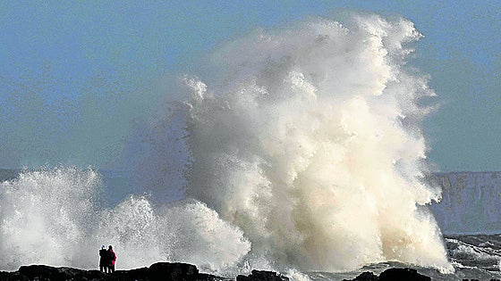 Irlanda y Escocia se recuperan de la peor tormenta del siglo
