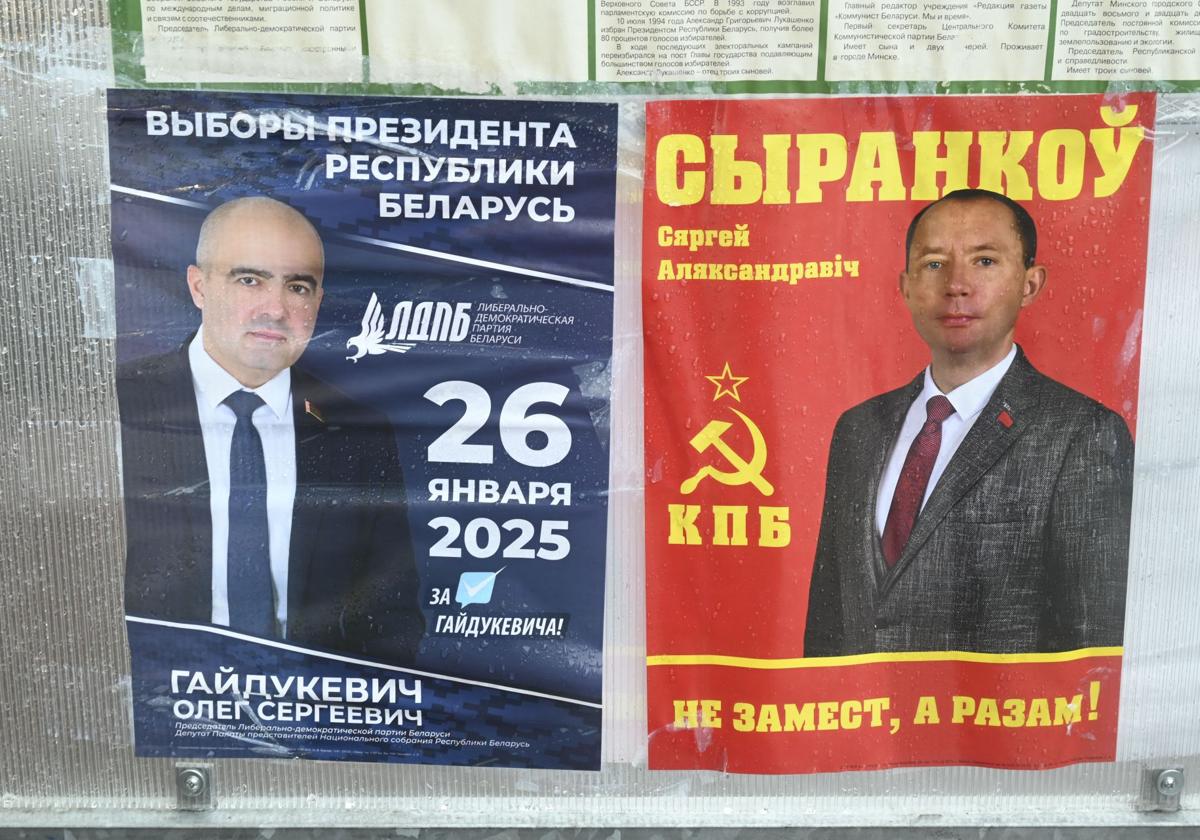 Cartel electoral pegado en las calles de Minsk.