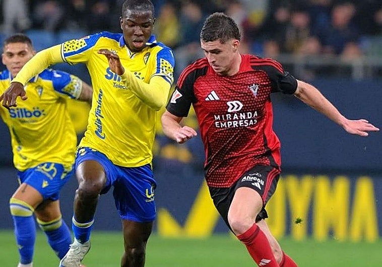 Pinchazo del Mirandés ante un Cádiz que se asienta en zona tranquila