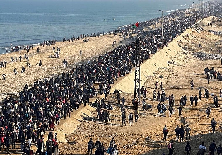 Miles de palestinos regresan a un norte de Gaza arrasado por Israel