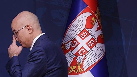 Dimite el primer ministro de Serbia tras meses de protestas por corrupción