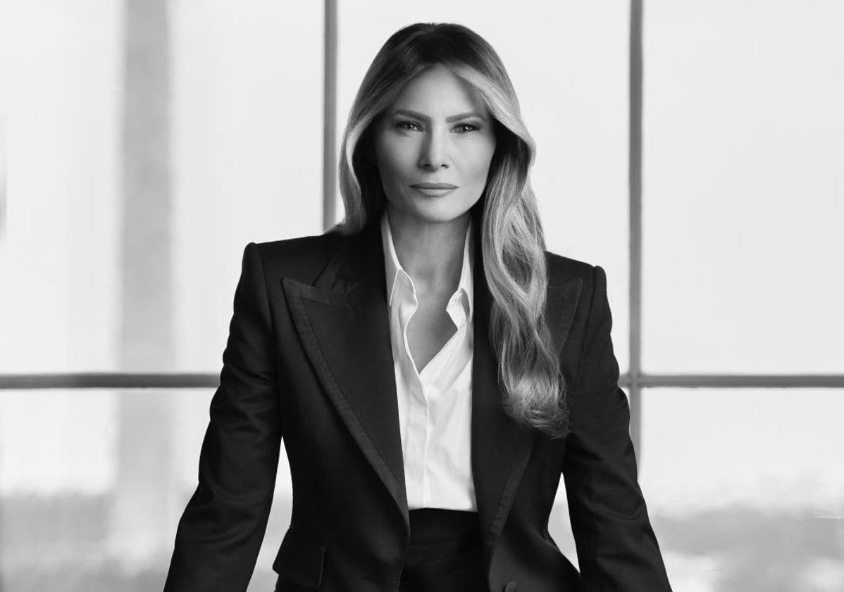 Melania Trump presenta su retrato oficial