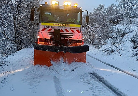 La DGT pide a la ciudadanía que consulte el estado de las carreteras antes de emprender viaje a causa de la nieve