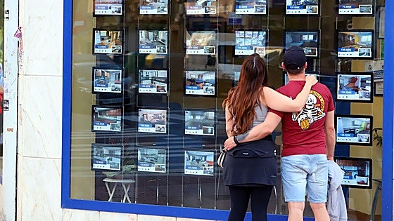 El 87% de los jóvenes emancipados comparte piso y el 70% vive de alquiler