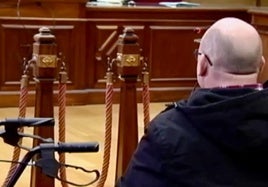 Imagen del condenado durante el juicio.