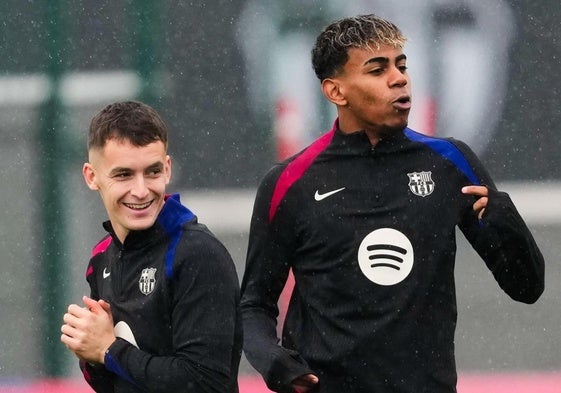 Marc Casadó y Lamine Yamal, preparando el Barça-Alavés.