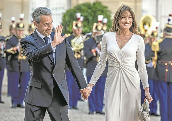 Sarkozy y Carla Bruni en el Palacio del Elíseo el pasado 8 de junio durante la cena de gala ofrecida con motivo de la visita de Joe Biden y su mujer.
