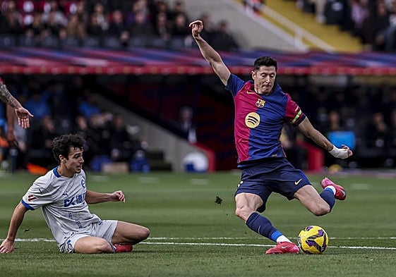 El gol de Lewandowski que le dio la victoria al Barça ante el Alavés