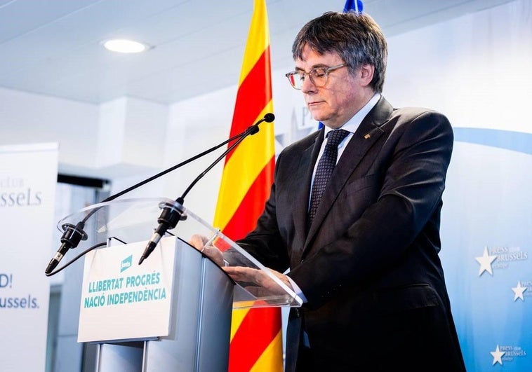 El líder de Junts, Carles Puigdemont, durante una rueda de prensa tras una reunión con miembros del partido el pasado mes de enero