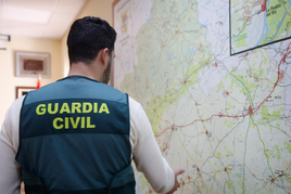 Un agente de la Guardia Civil