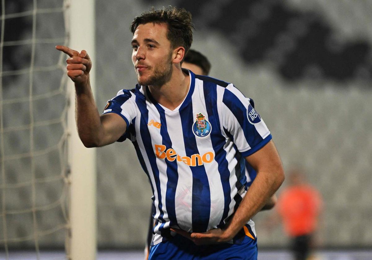 Nico González celebra un gol con el Oporto.