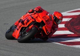 Marc Márquez, a bordo de su Ducati durante los primeros test con su nueva moto.