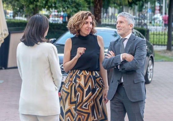 Irene Lozano junto al ministro del Interior, Fernando Grande-Marlaska, en una visita a la Casa Árabe, en Madrid.