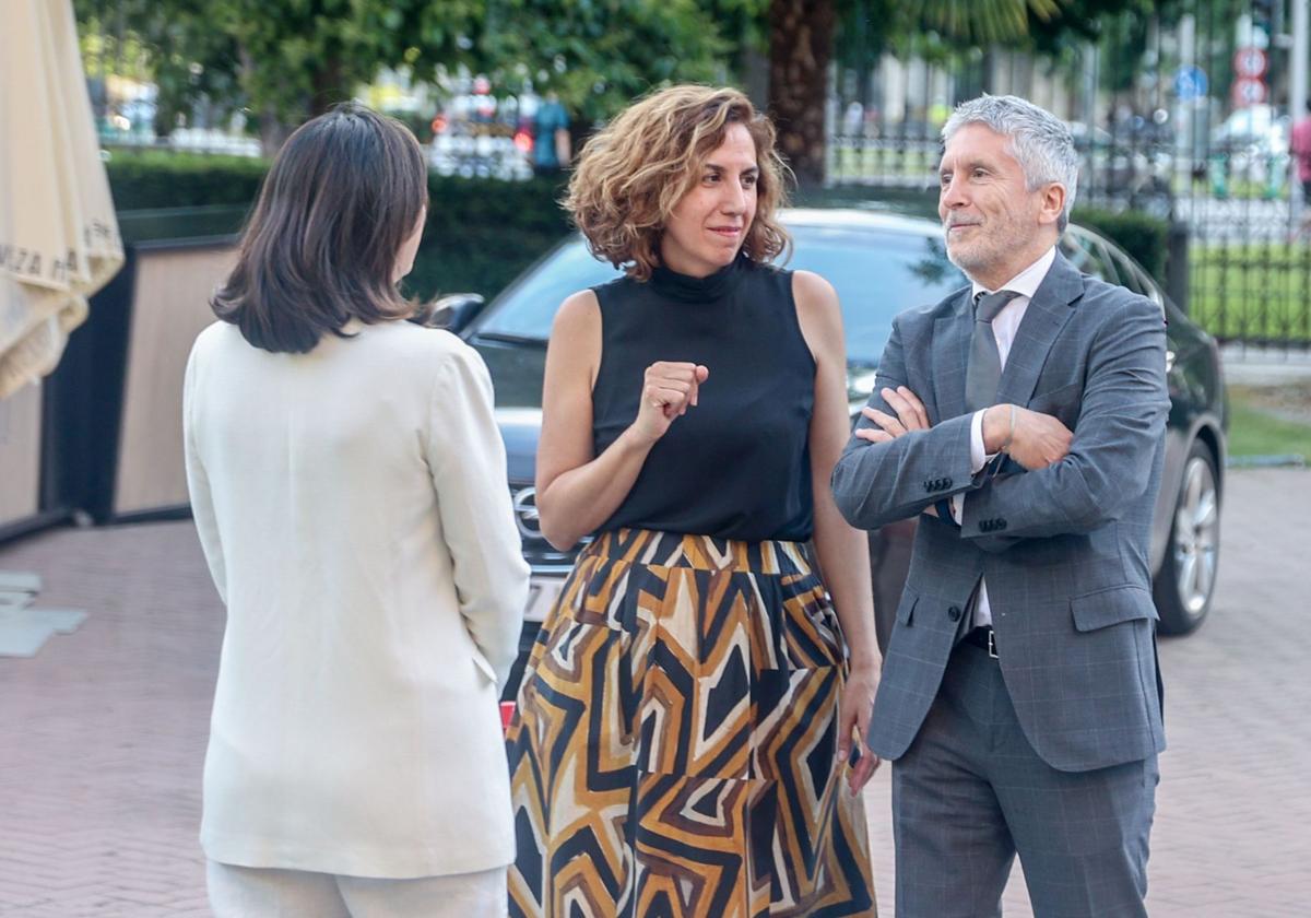 Irene Lozano junto al ministro del Interior, Fernando Grande-Marlaska, en una visita a la Casa Árabe, en Madrid.