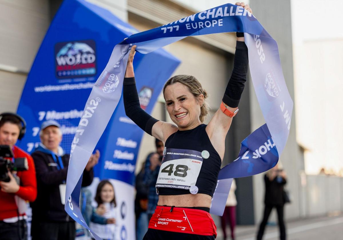 Estefanía Unzu, más conocida como Verdeliss, El circuito del Jarama, en la localidad madrileña de San Sebastián de los Reyes, fue el escenario del quinto maratón protagonizado por Verdeliss, de 39 años, junto con otros 65 corredores de distintos países del mundo. EFE/Daniel González