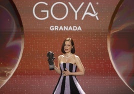 Aitana Sánchez Gijón con el Goya de Honor