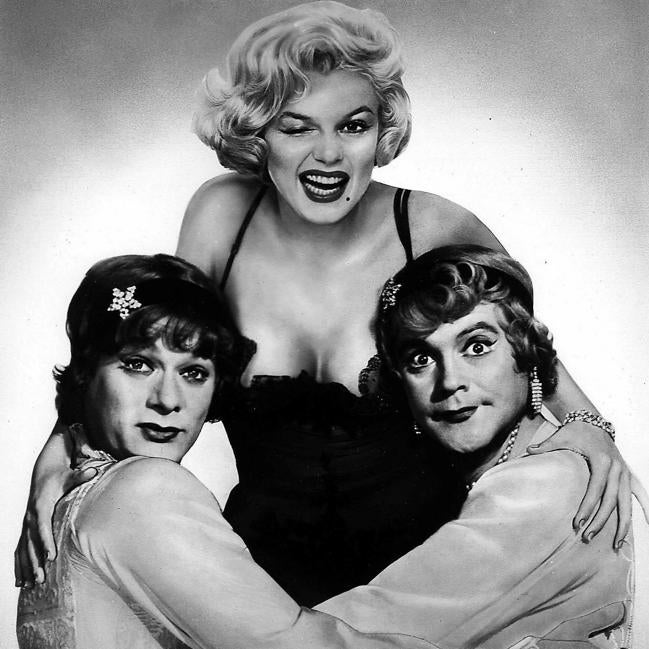 Jack Lemmon junto a Marilyn Monroe y Tony Curtis en 'Con faldas y a lo loco'.