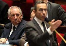 El primer ministro François Bayrou ha sobrevivido a dos mociones.