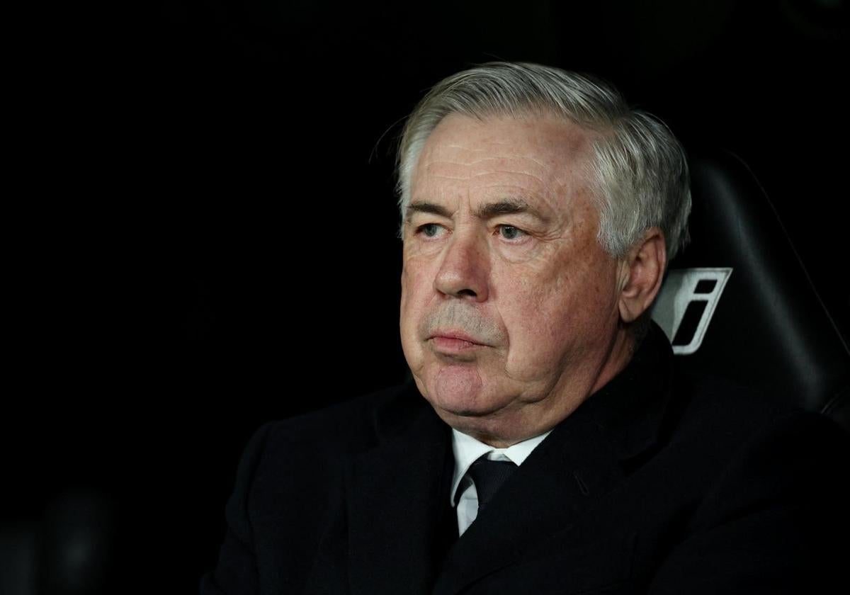 Carlo Ancelotti, técnico del Real Madrid, con gesto de inquietud.