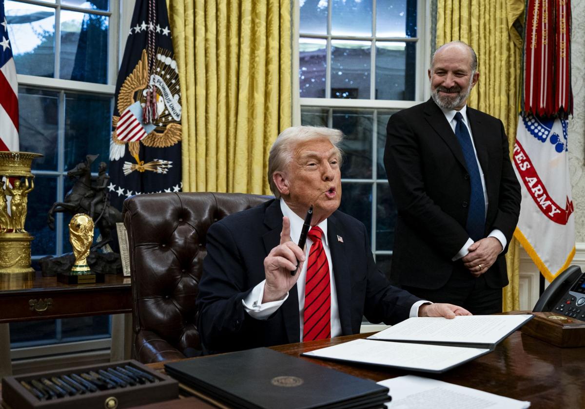 Donald Trump, el lunes, durante su última firma de decretos.