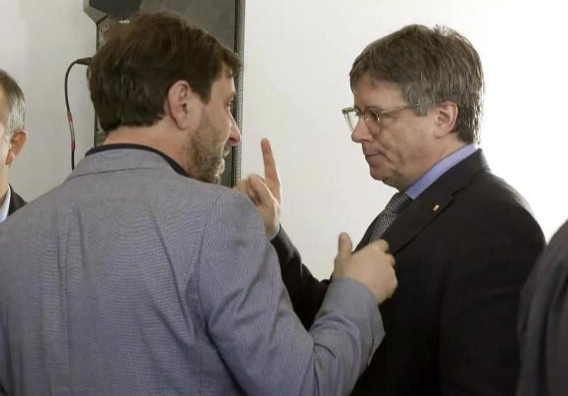 Carles Puigdemont y Toni Comín, antes uña y carne, siguen hoy caminos irreconciliables.