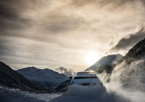 Lamborghini sobre la nieve