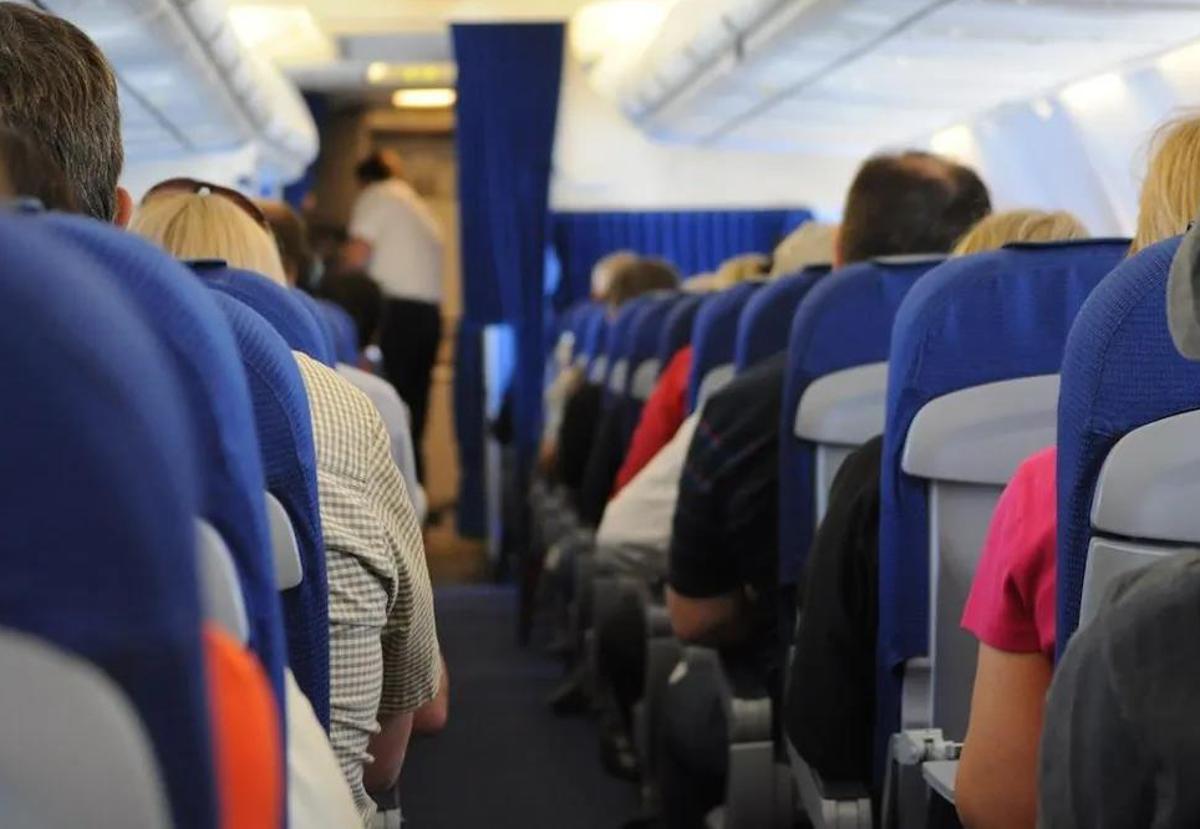 Muere un pasajero de un vuelo Tenerife-Nottingham que fue desviado a Santiago