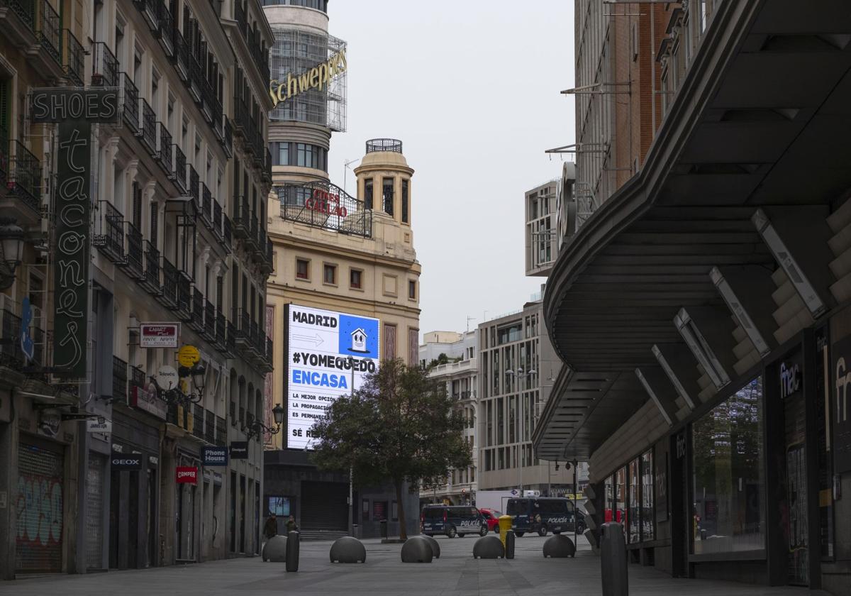 La céntrica calle Preciados de Madrid, vacía durante el confinamiento