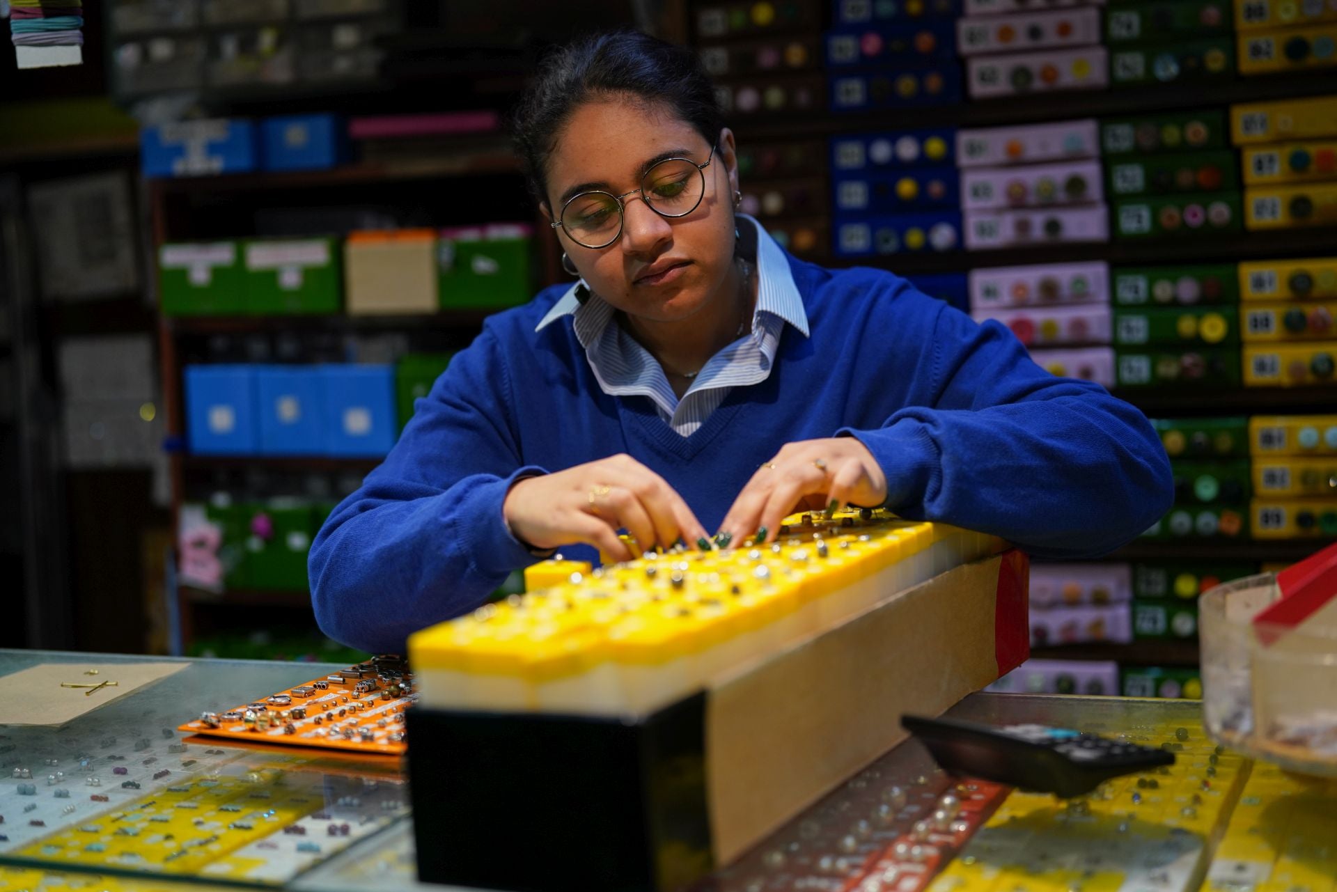 El orden es primordial para poder atender de la manera más eficaz y rápida a cada uno de los clientes. Y es que las colas a las puertas de Pontejos son habituales. 