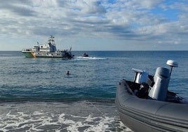 Una patrullera de la Guardia Civil tras una persecución con una narcolancha.