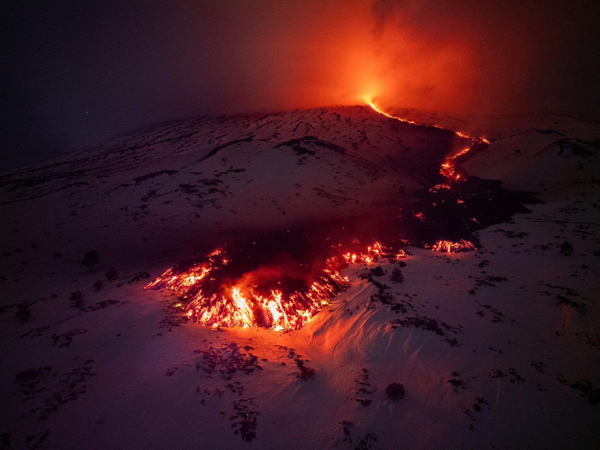 Erupción en el volcán Etna, en Sicilia, Italia.