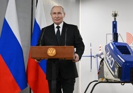 El presidente ruso, Vladímir Putin, este miércoles en una rueda de prensa en San Petersburgo.