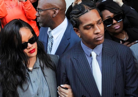 El rapero A$AP Rocky, junto a Rihanna, tras conocer la resolución.