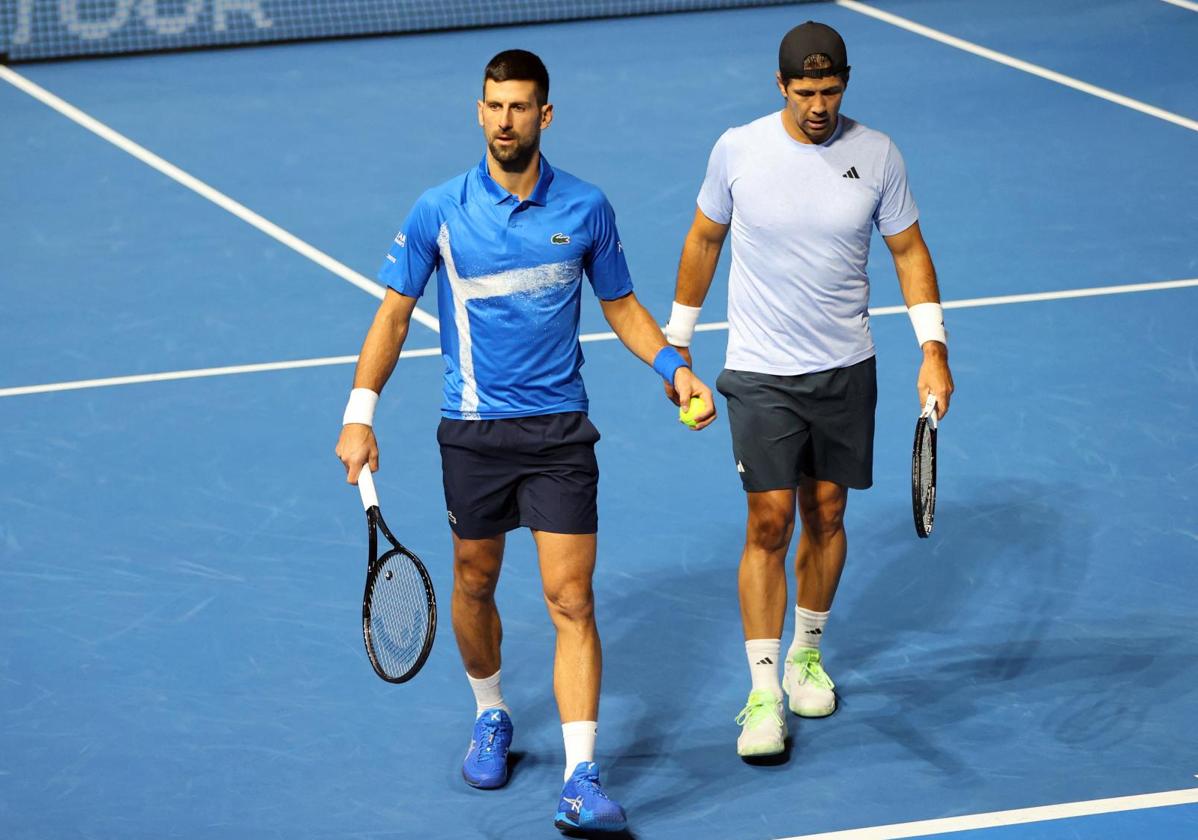 Fernando Verdasco, junto a Novak Djokovic en su último partido como profesional.