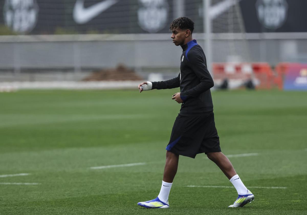 Lamine Yamal during Barcelona's training session this Friday.