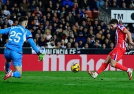 El doblete de Julián Álvarez y el gol de Correa en la victoria del Atlético en Valencia